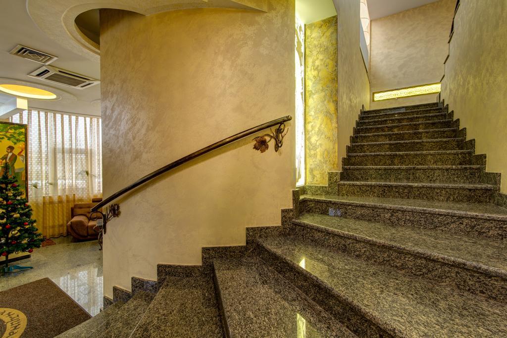 Khan-Chinar Hotel Dnipro Exterior photo