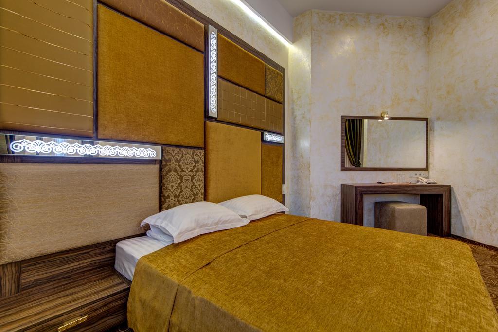 Khan-Chinar Hotel Dnipro Exterior photo